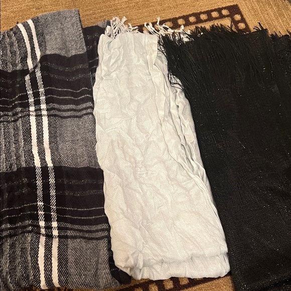 Assorted Scarves Collection - Picture 2 of 3